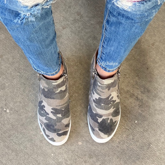 NEW YEARS SALE Camo Hidden wedge sneaker - Picture 6 of 7